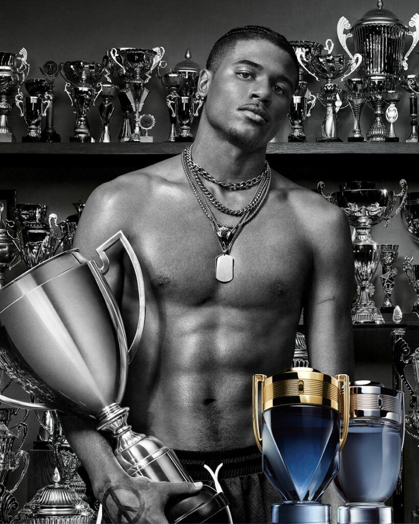 يتألق عطر Invictus Parfum بعبوته الاستثنائية التي تمثل كأس النصر الأيقوني