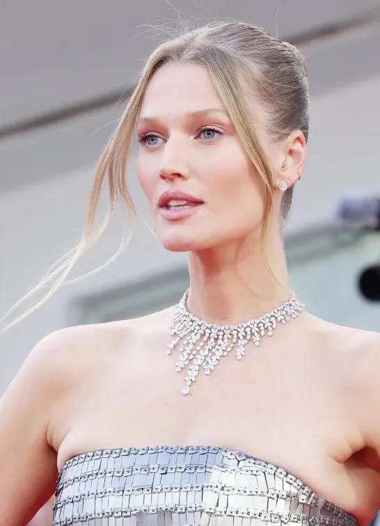 TONI GARRN