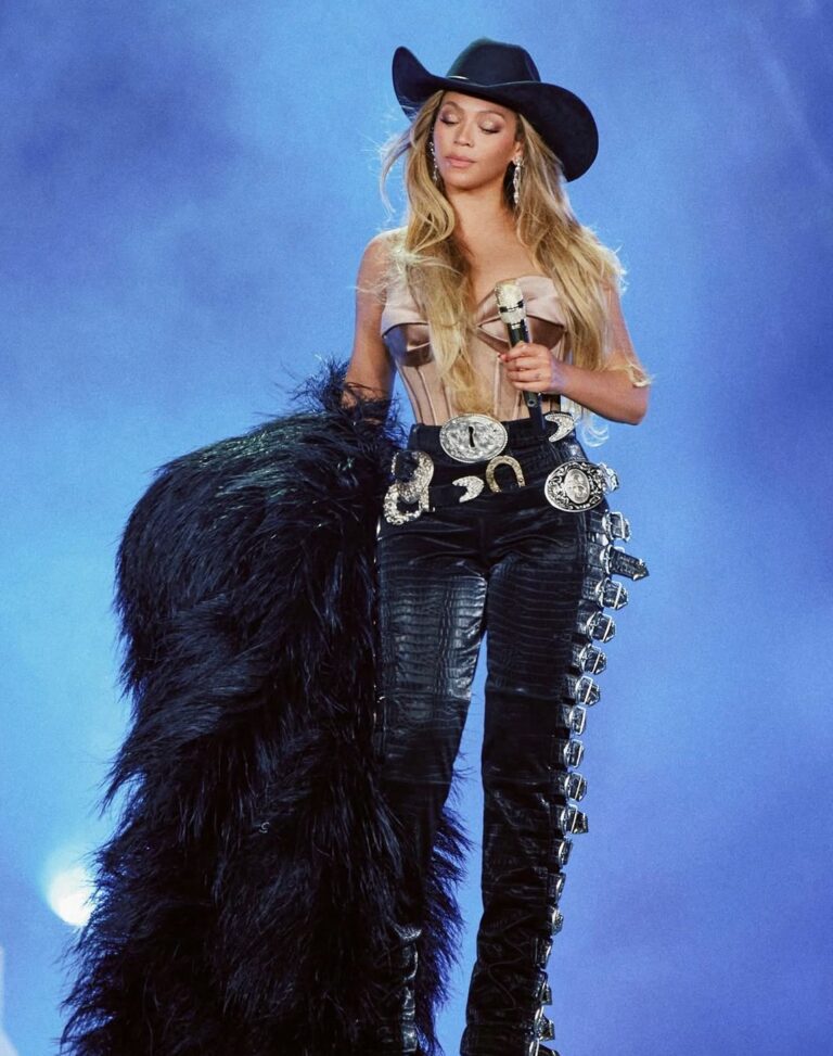 Beyoncé Schiaparelli