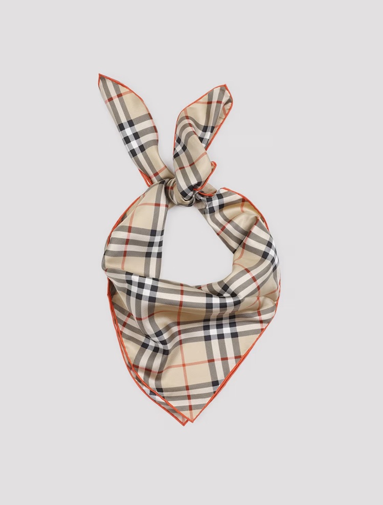 وشاح من Burberry