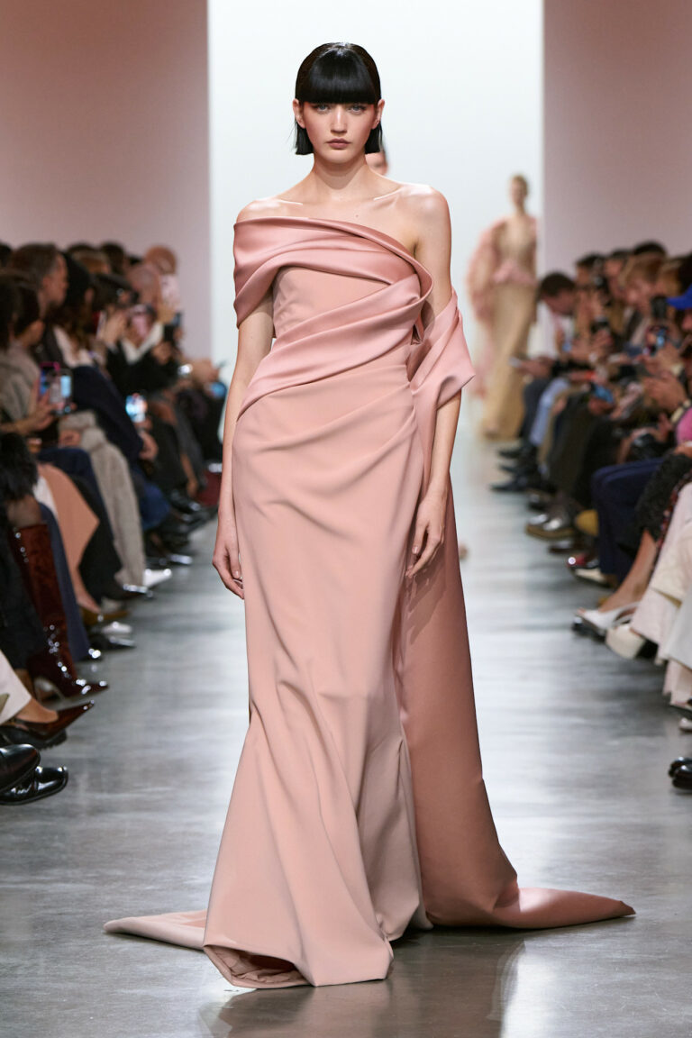 من عرض Elie Saab