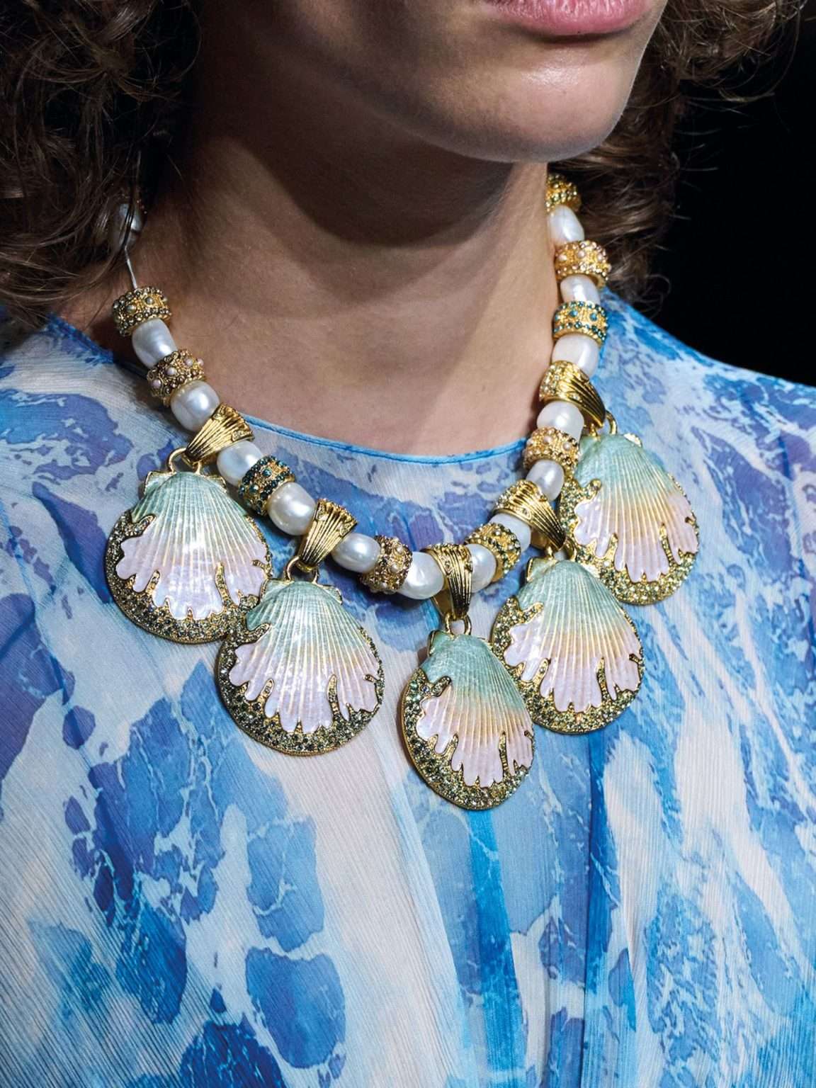 عقد من Roberto Cavalli