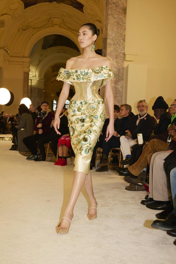 من عرض Schiaparelli