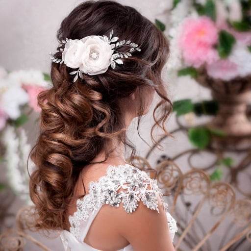تسريحات شعر مع الفل للعرايس
