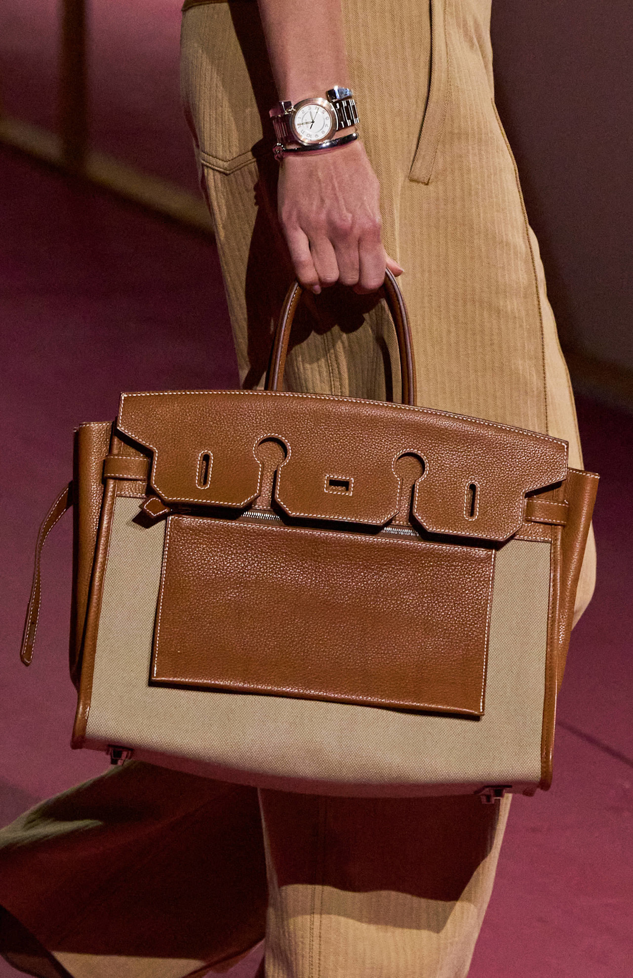 من عرض Hermes