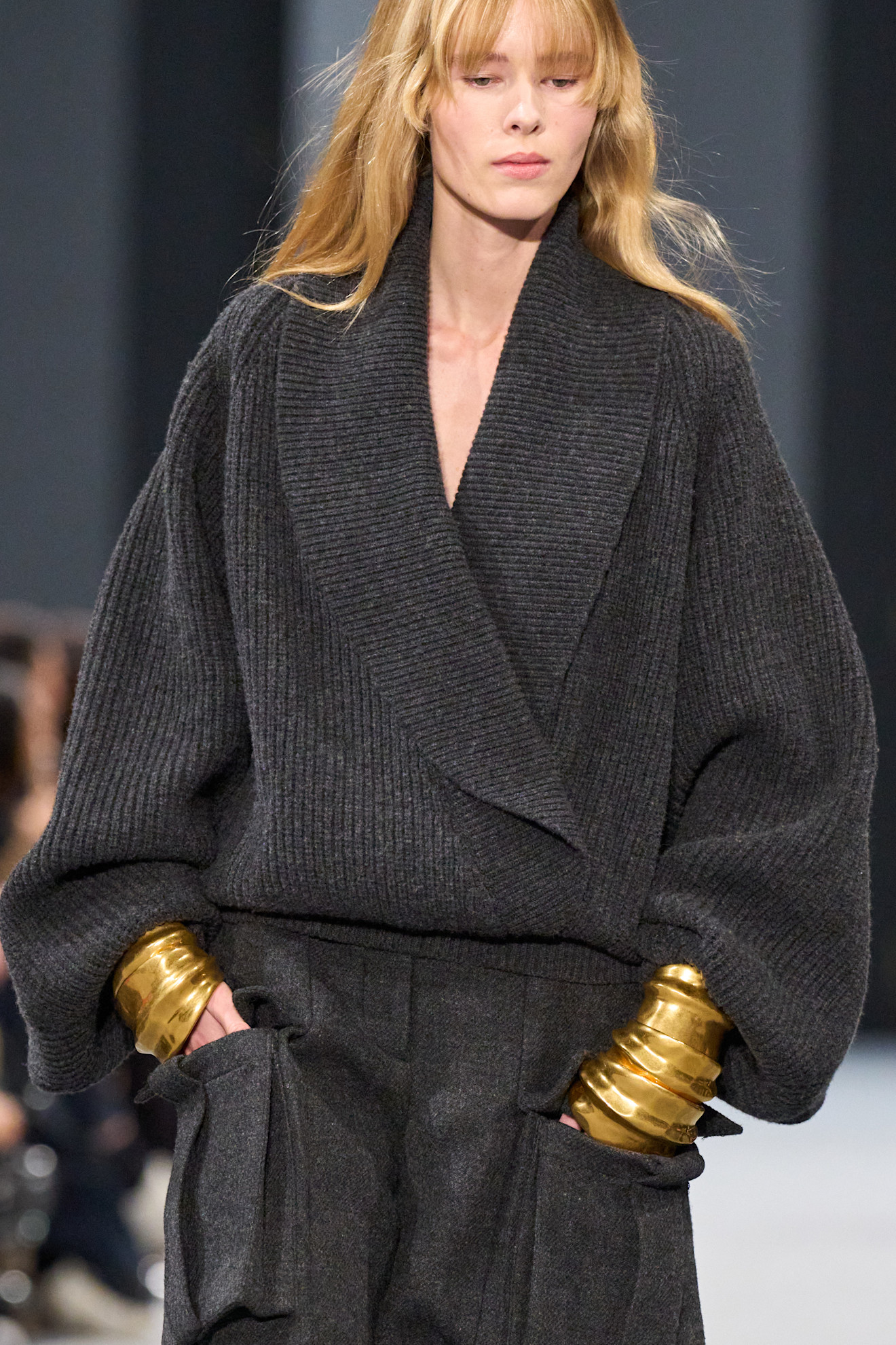 من عرض Balmain