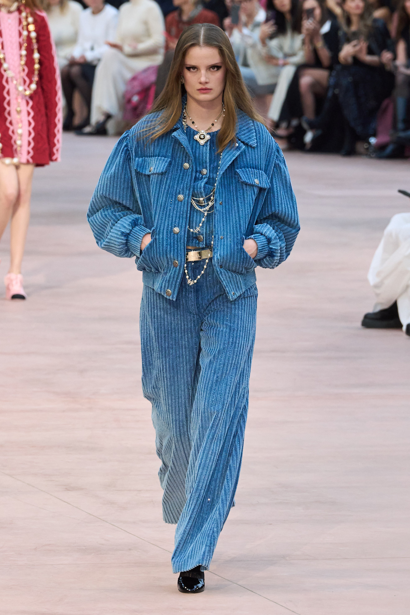 من عرض Chanel