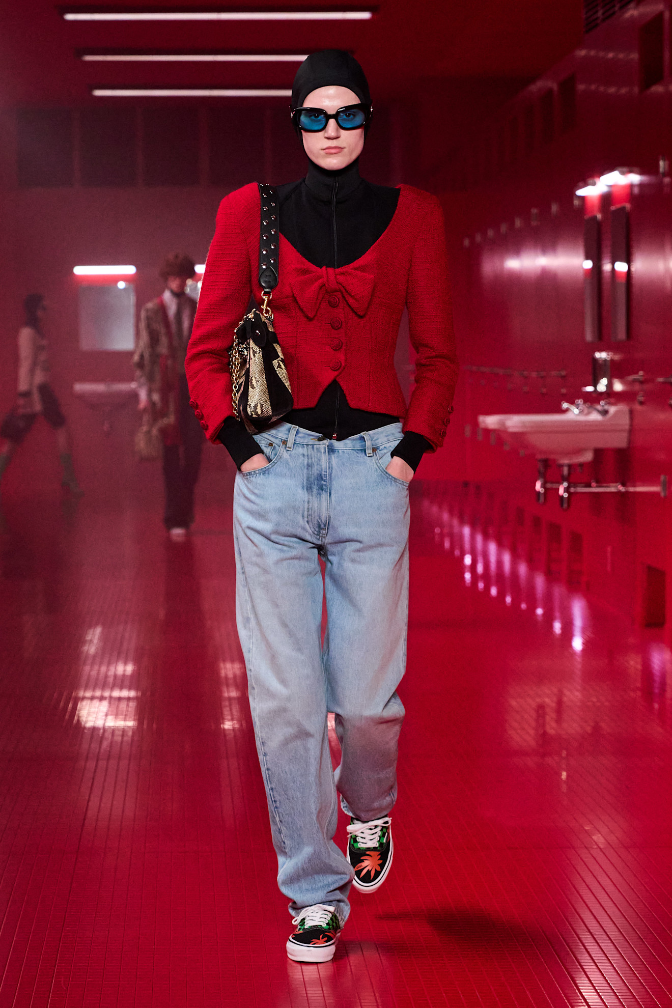 من عرض Valentino