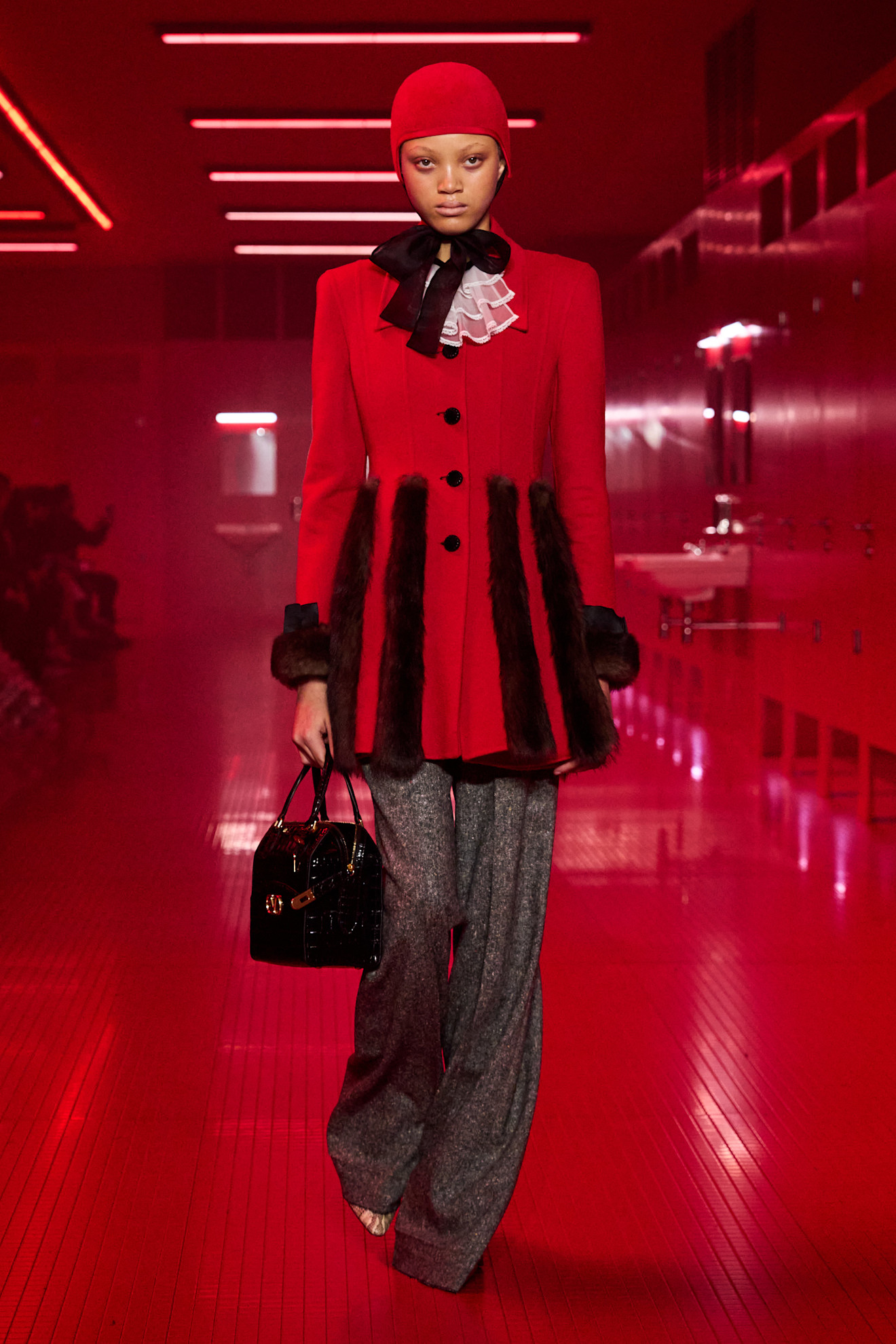 من عرض Valentino