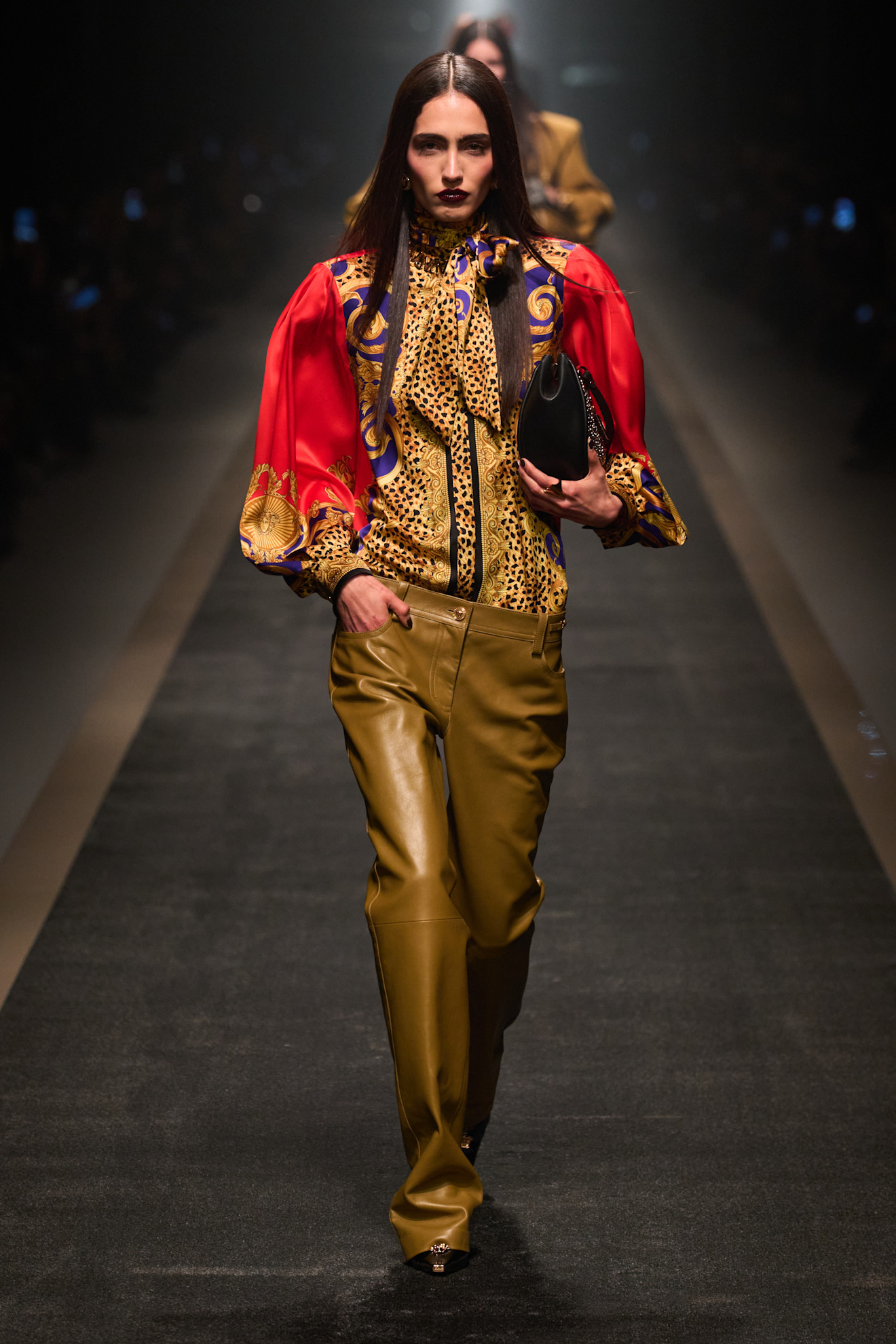 من عرض Versace