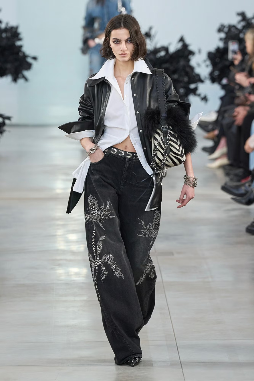 من عرض Blumarine