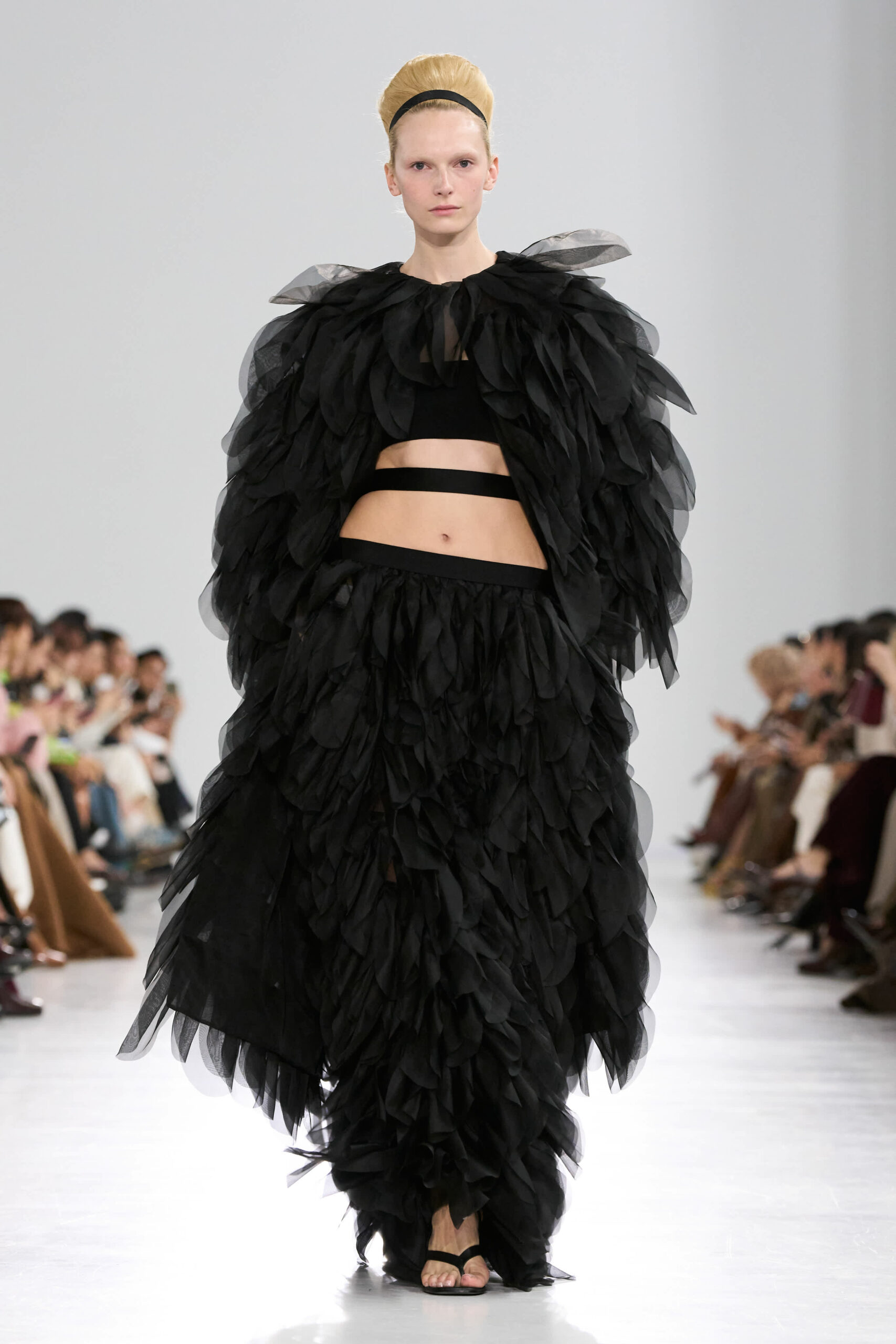 تعود علامة Max Mara الإيطالية هذا الموسم لتذهل عشاق الموضة