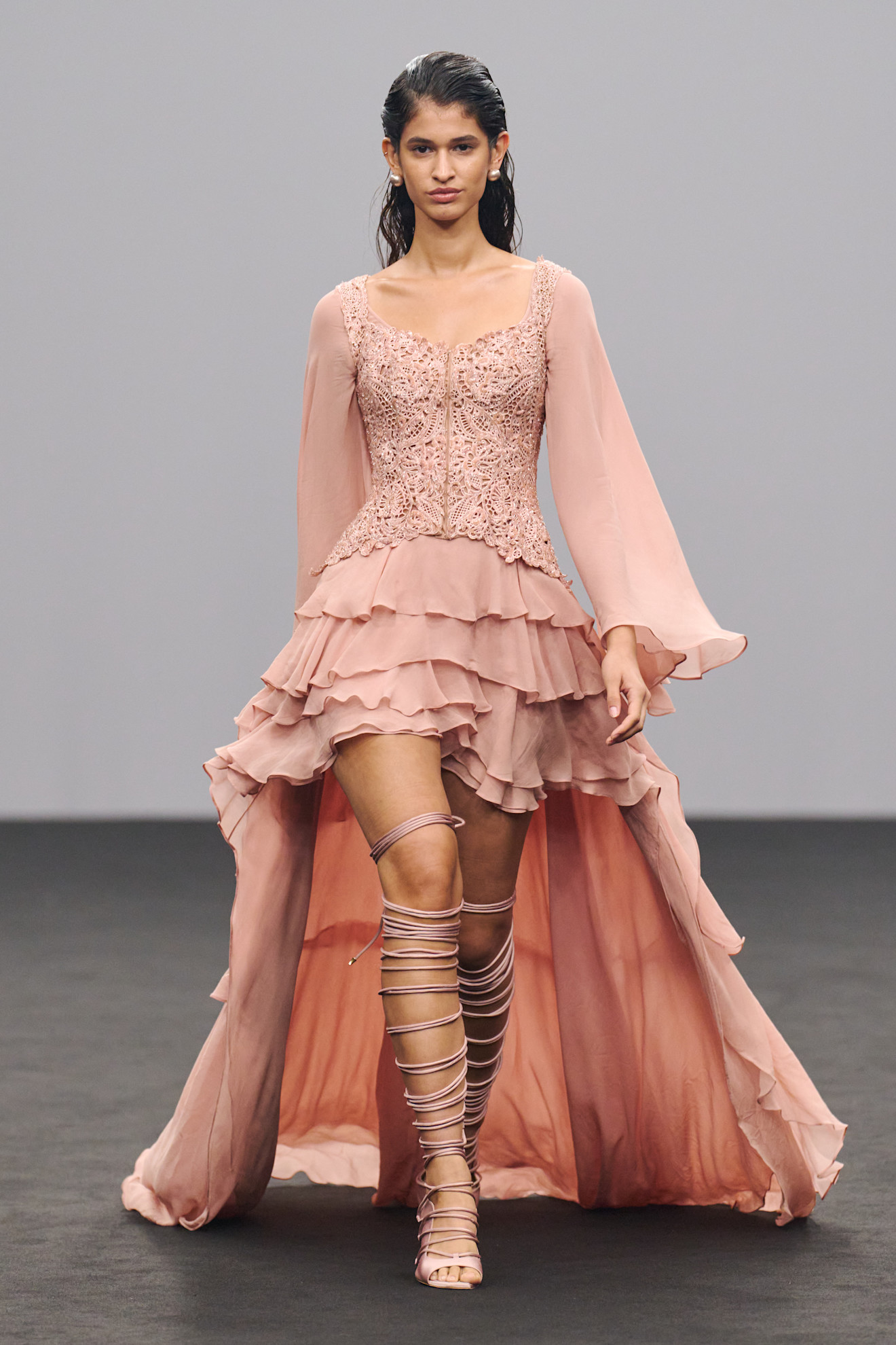 من عرض Krésha Bajaj