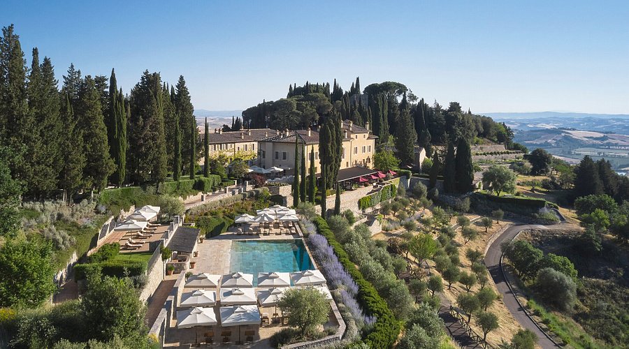 أوتيل Castiglion del Bosco في توكسانا
