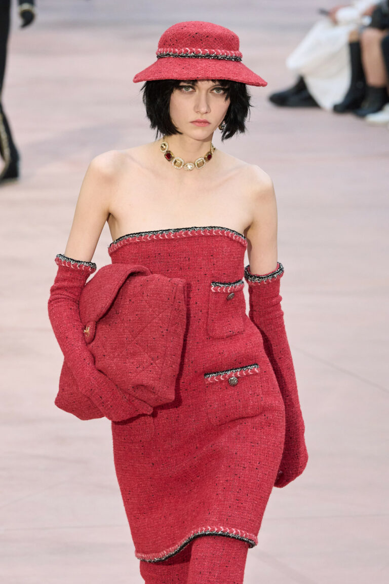 من عرض Chanel