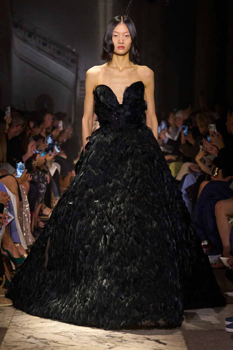 من عرض Elie Saab