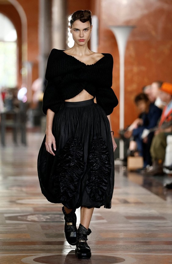 من عرض Louis Vuitton