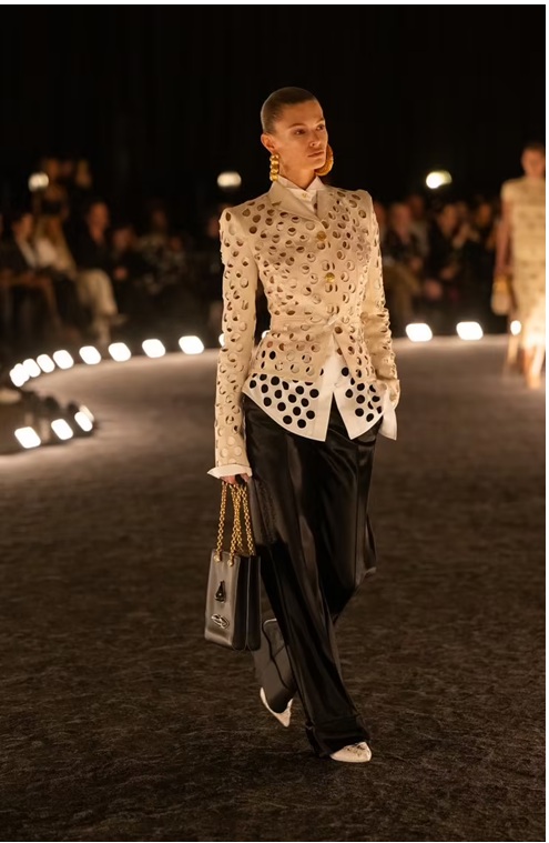 عرض Schiaparelli ربيع وصيف 2026