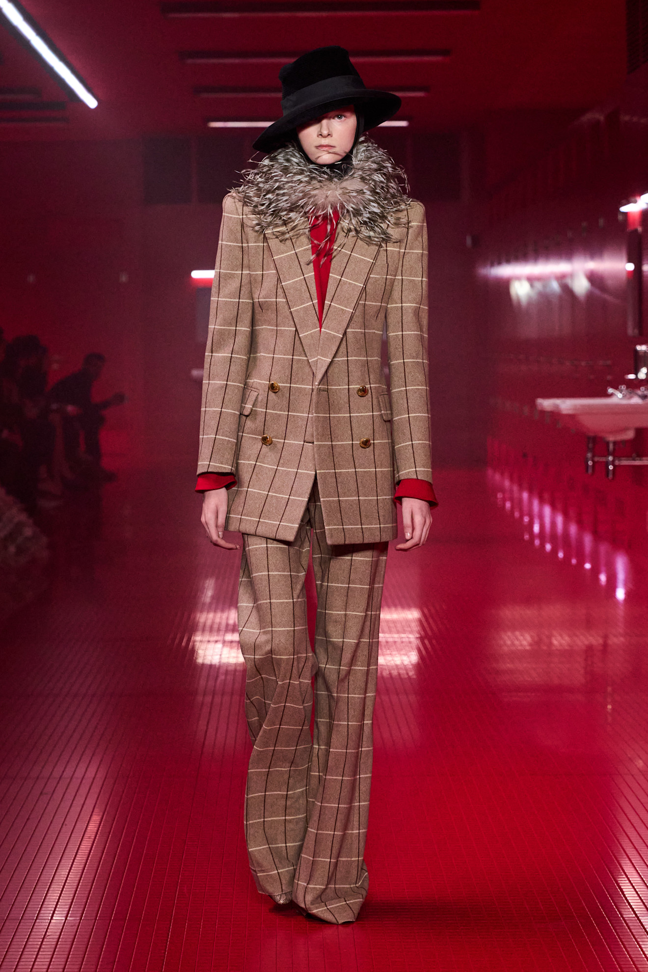 من عرض Valentino