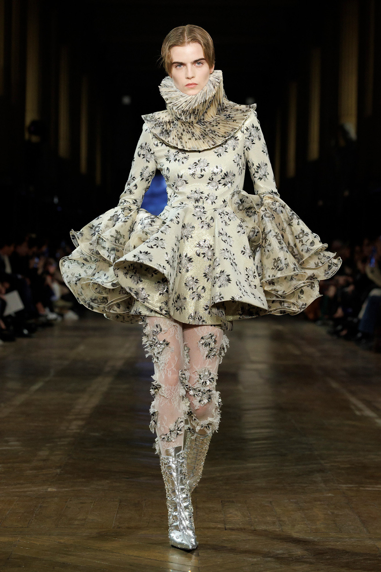 من عرض McQueen