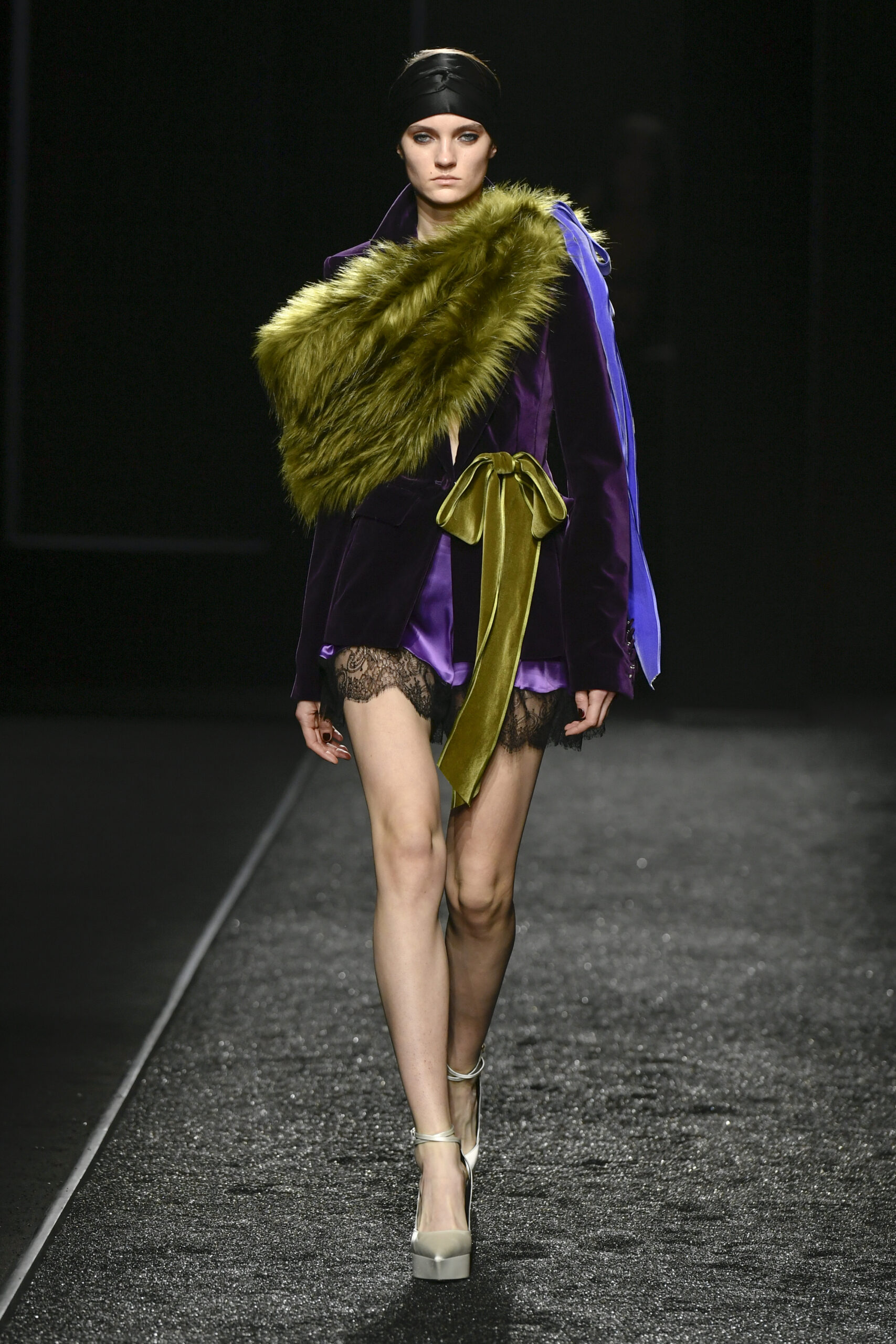 من عرض NINA RICCI