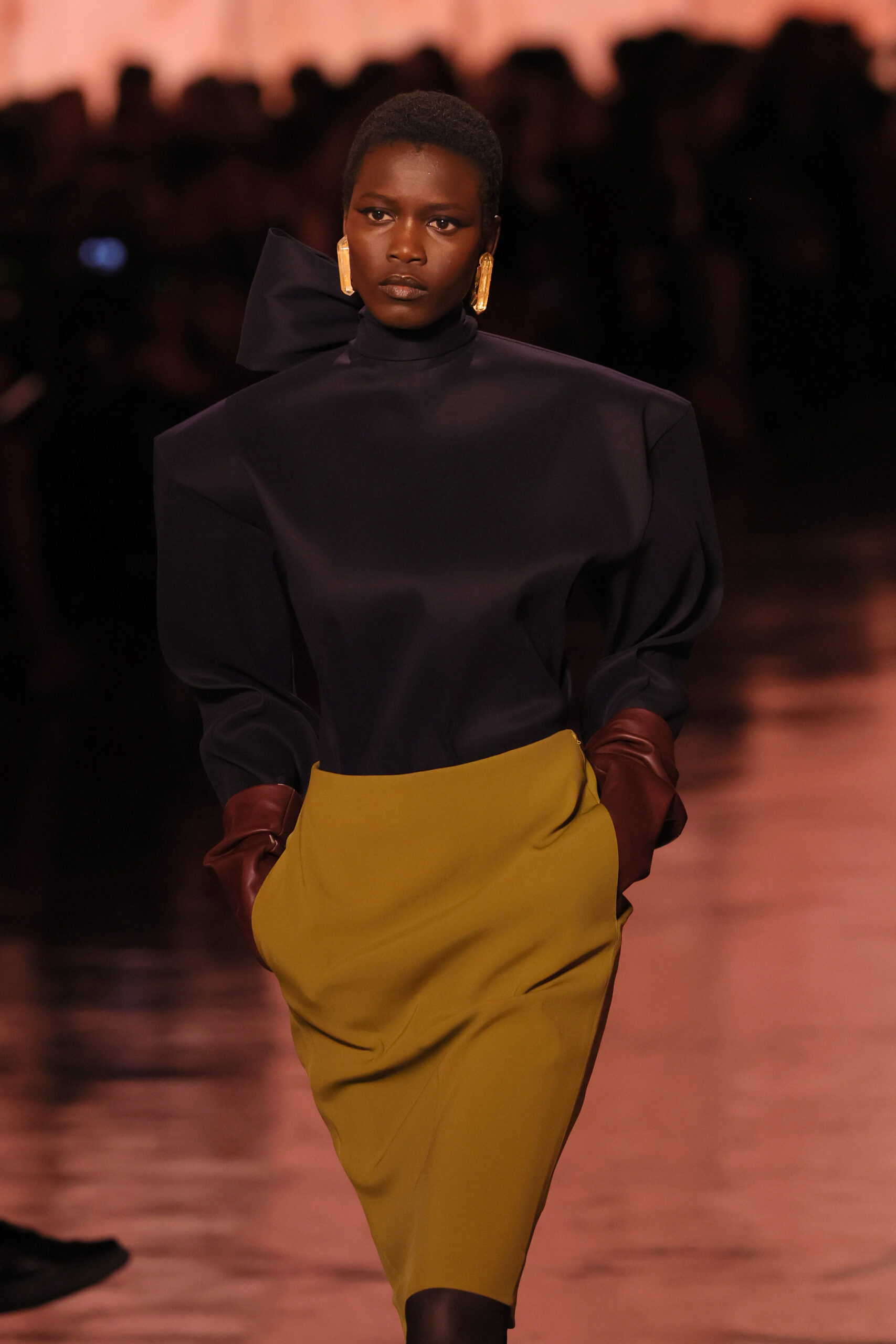 من عرض SAINT LAURENT
