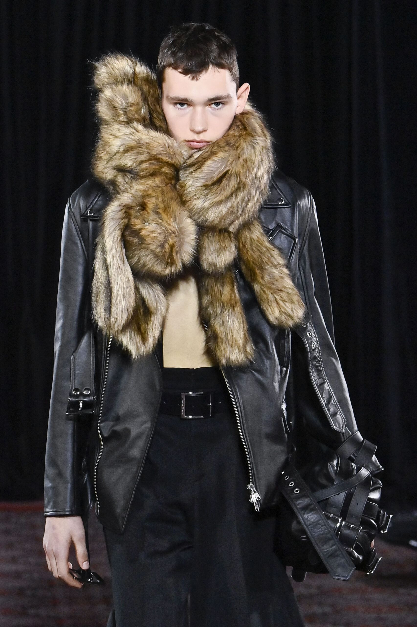 من عرض SIMONE ROCHA