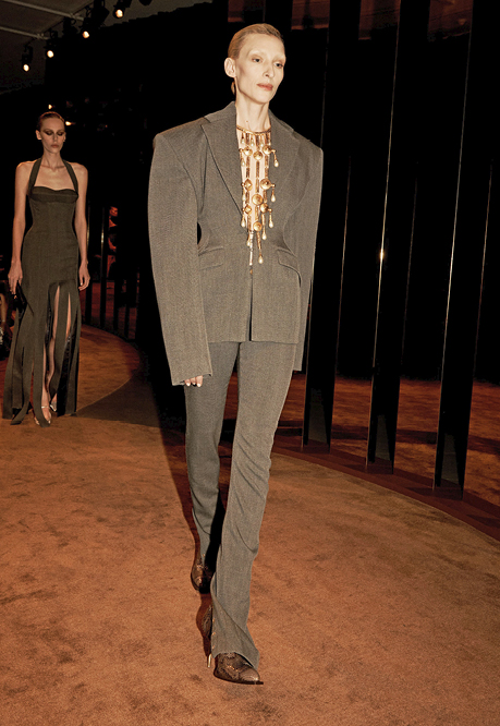 من عرض Schiaparelli
