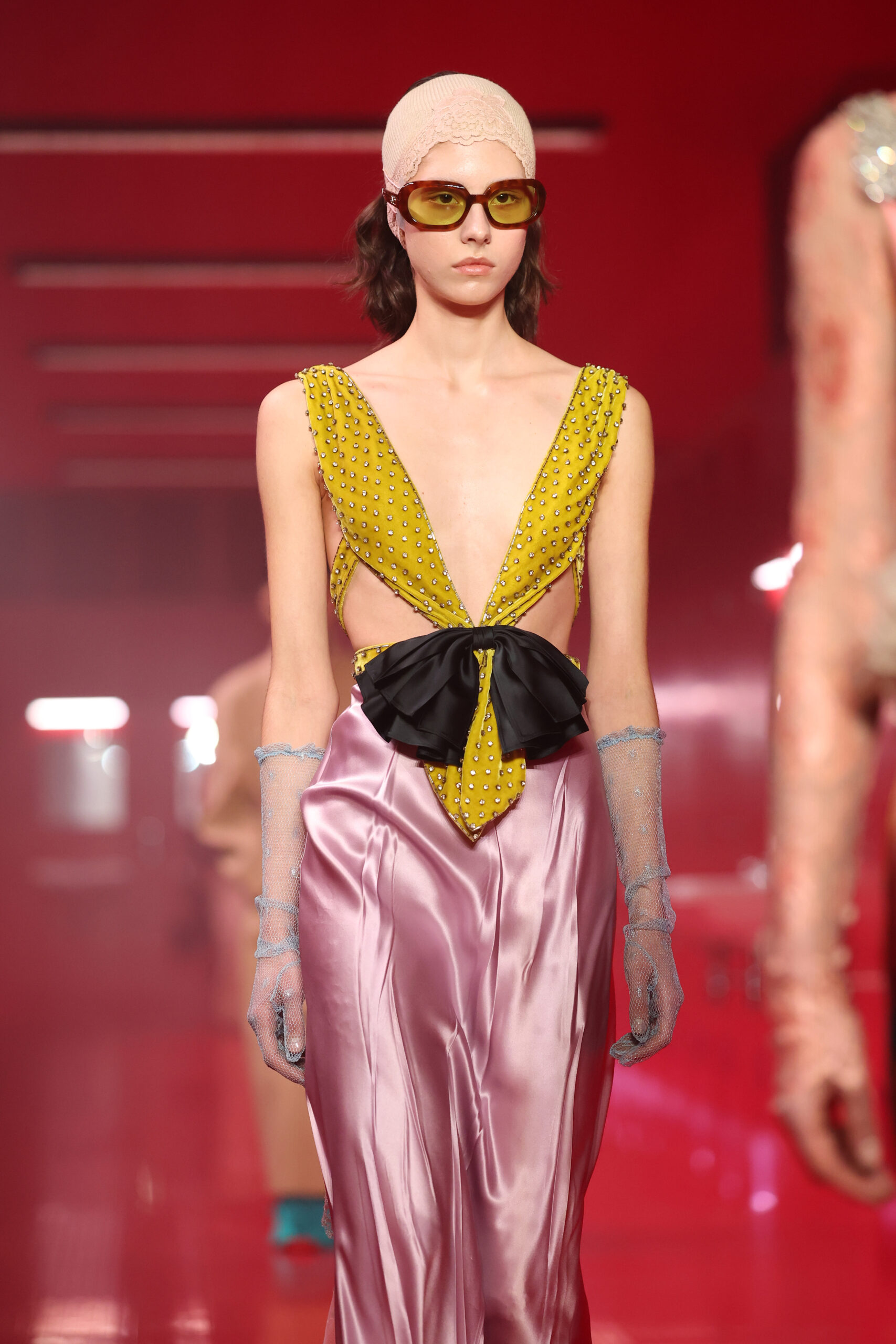 من عرض VALENTINO