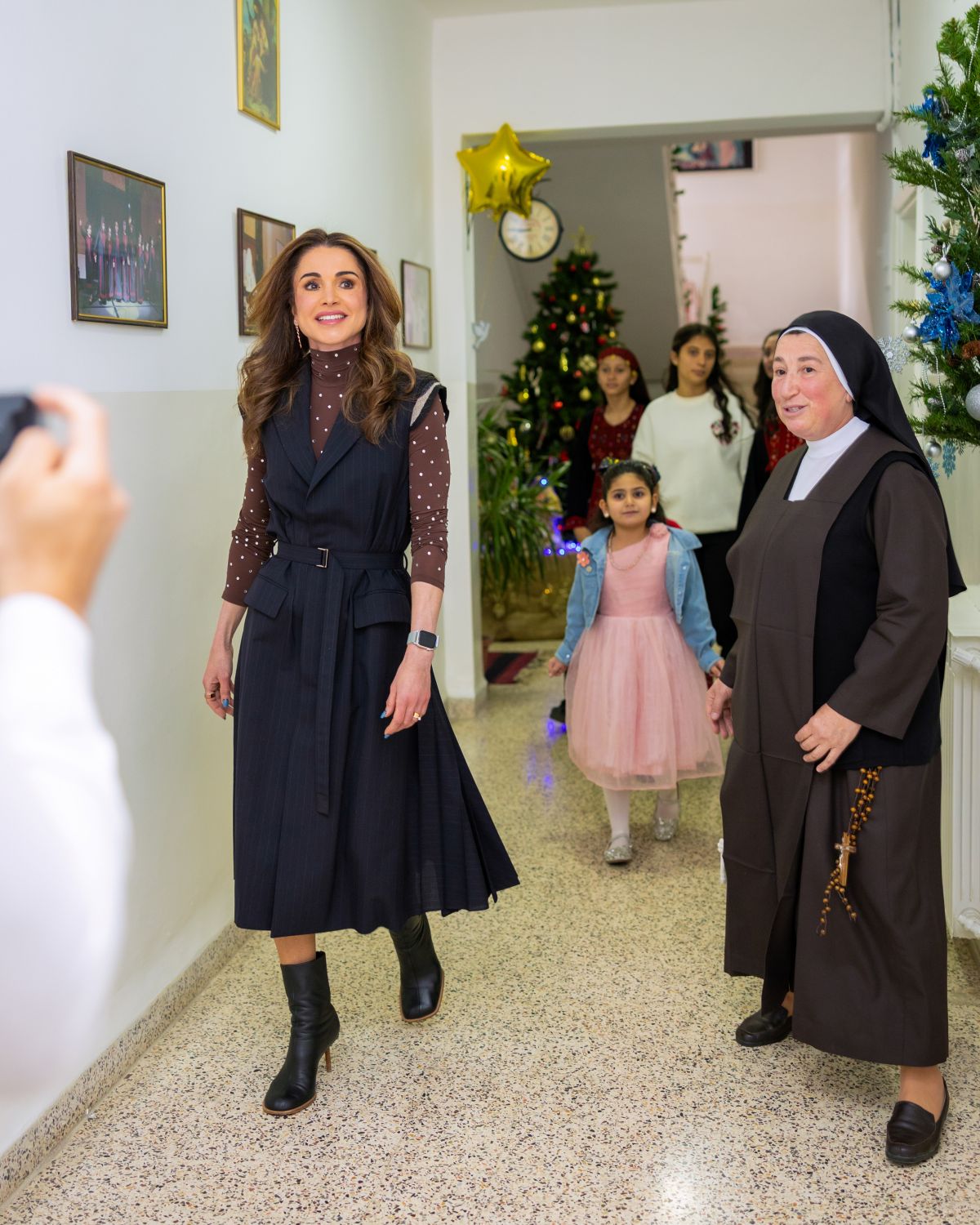 Queen Rania Christmas charity visit