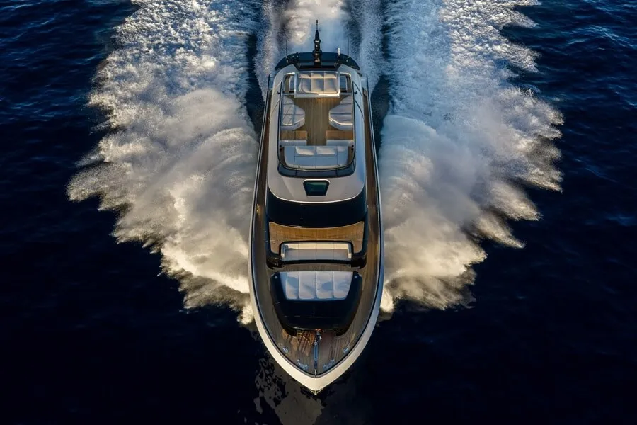 تحافظ AB Yachts مع طراز AB 95 على إرثها العريق