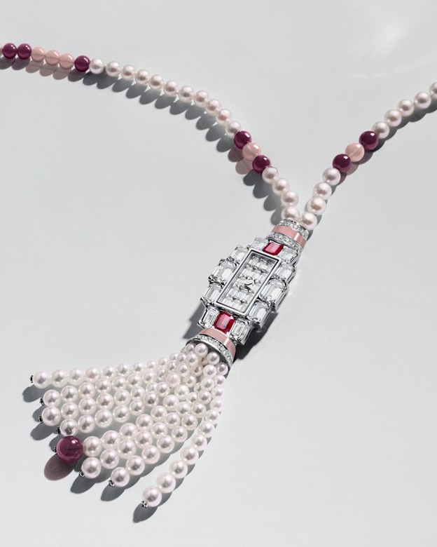 ساعة وعقد من Vacheron Constantin