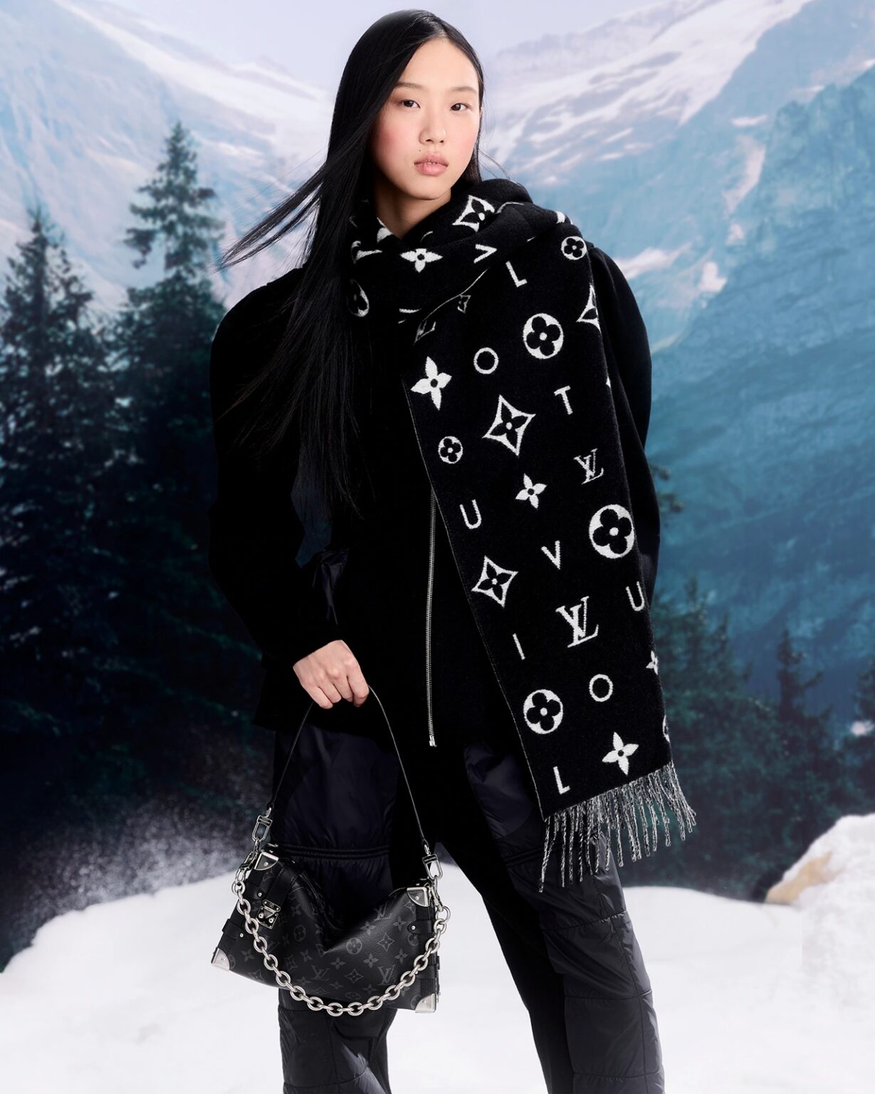 جاكيت من Louis Vuitton