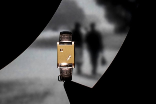 ساعة Cartier Tank à Guichets في معرض Watches and Wonders 2025