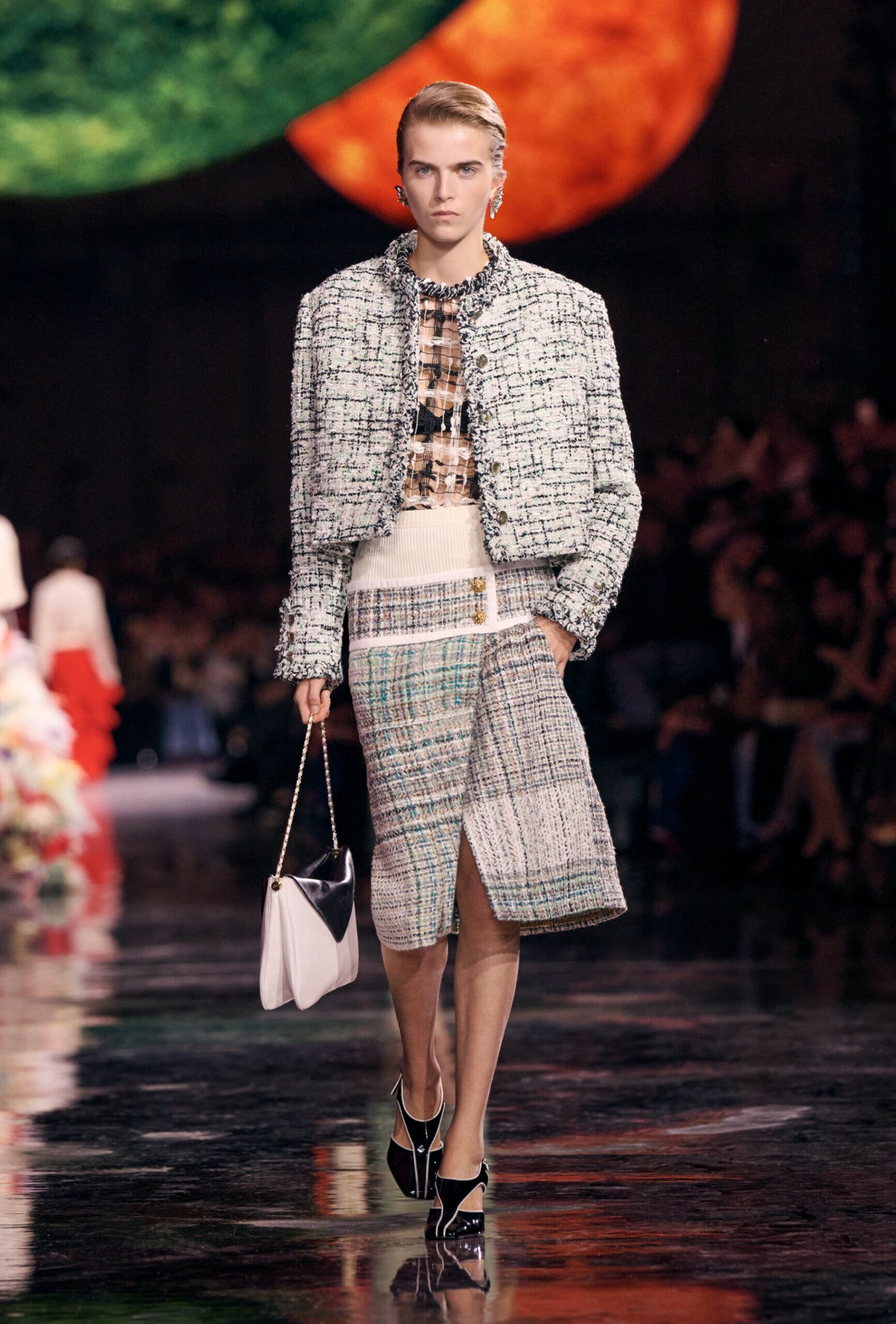 من عرض Chanel