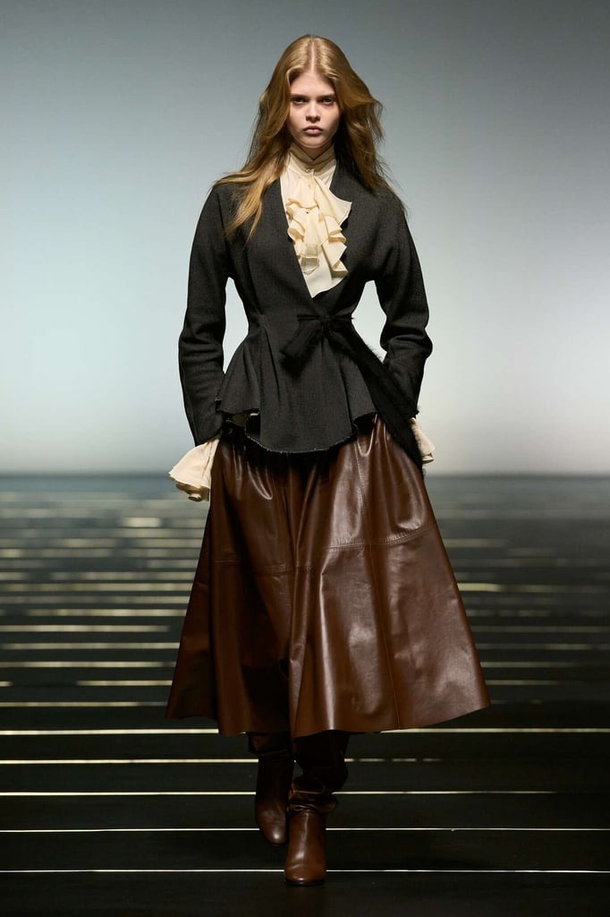 إطلالة فيكتورية من مجموعة Alberta Ferretti خريف وشتاء 2026-2027 في أسبوع دبي للموضة