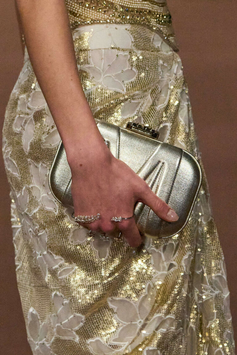 حقيبة كلاتش من مجموعة Manish Malhotra