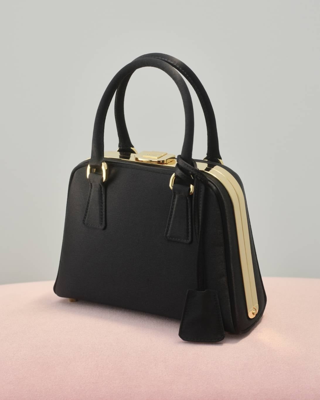 حقيبة غاليريا من مجموعة Prada رمضان 2026