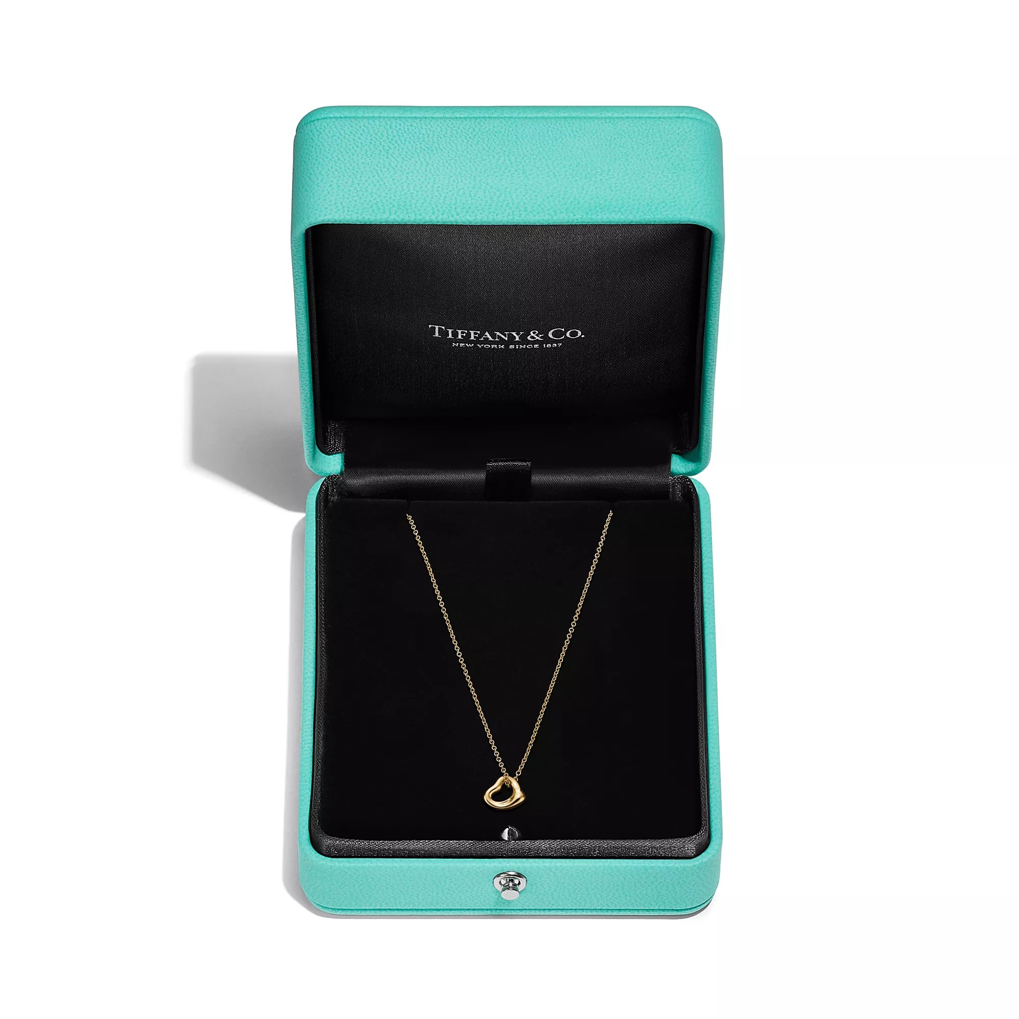 قلادة قلب Elsa Peretti هدية من Tiffany & Co.